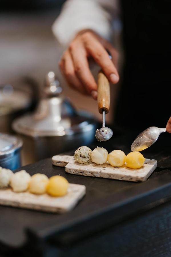 Hostellerie De La Pointe Saint-Mathieu - Spa & Restaurant Плугонвелен Екстериор снимка