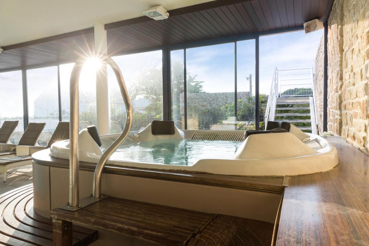 Hostellerie De La Pointe Saint-Mathieu - Spa & Restaurant Плугонвелен Екстериор снимка