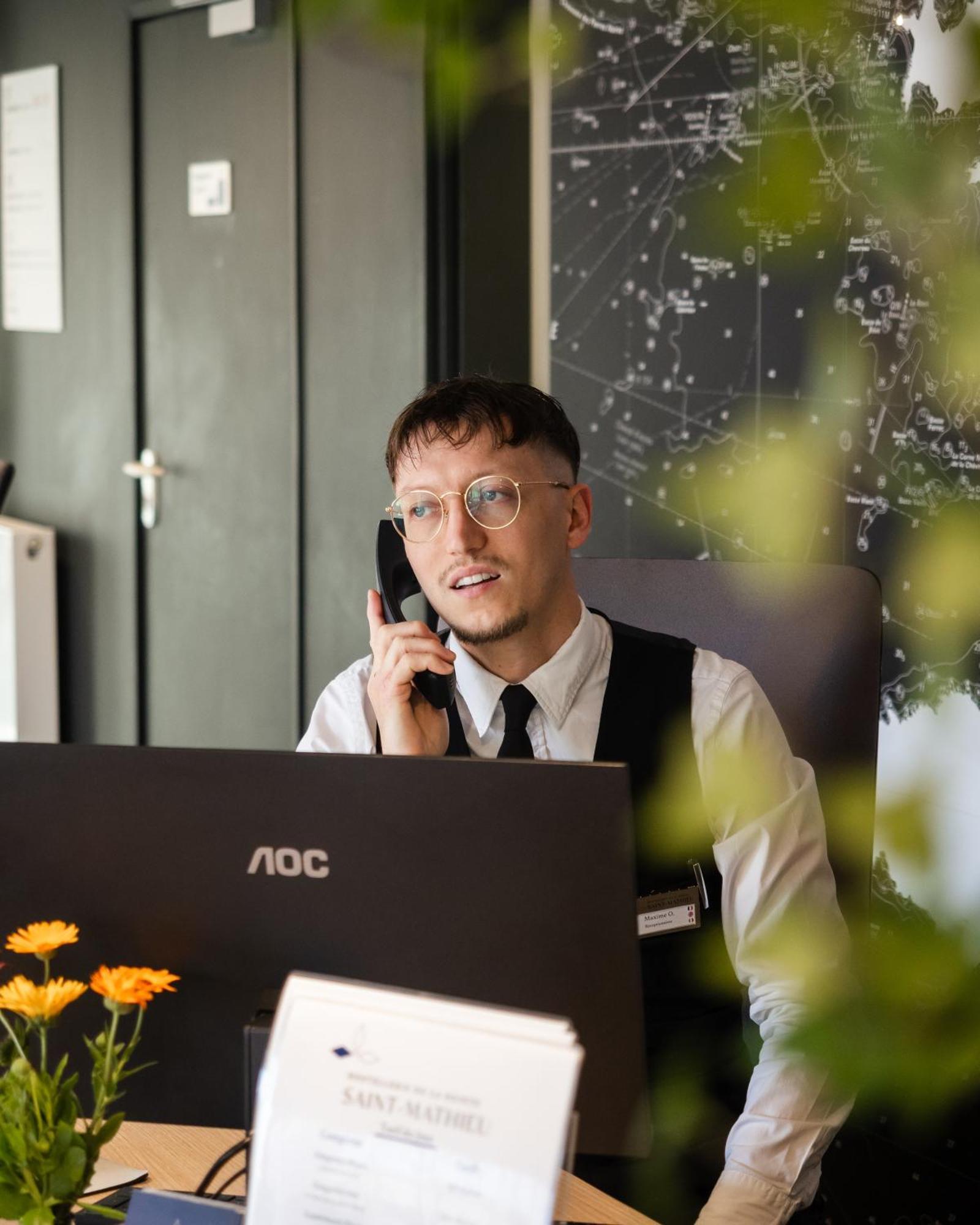 Hostellerie De La Pointe Saint-Mathieu - Spa & Restaurant Плугонвелен Екстериор снимка