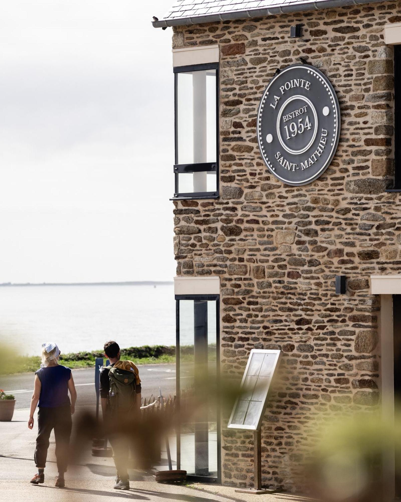 Hostellerie De La Pointe Saint-Mathieu - Spa & Restaurant Плугонвелен Екстериор снимка