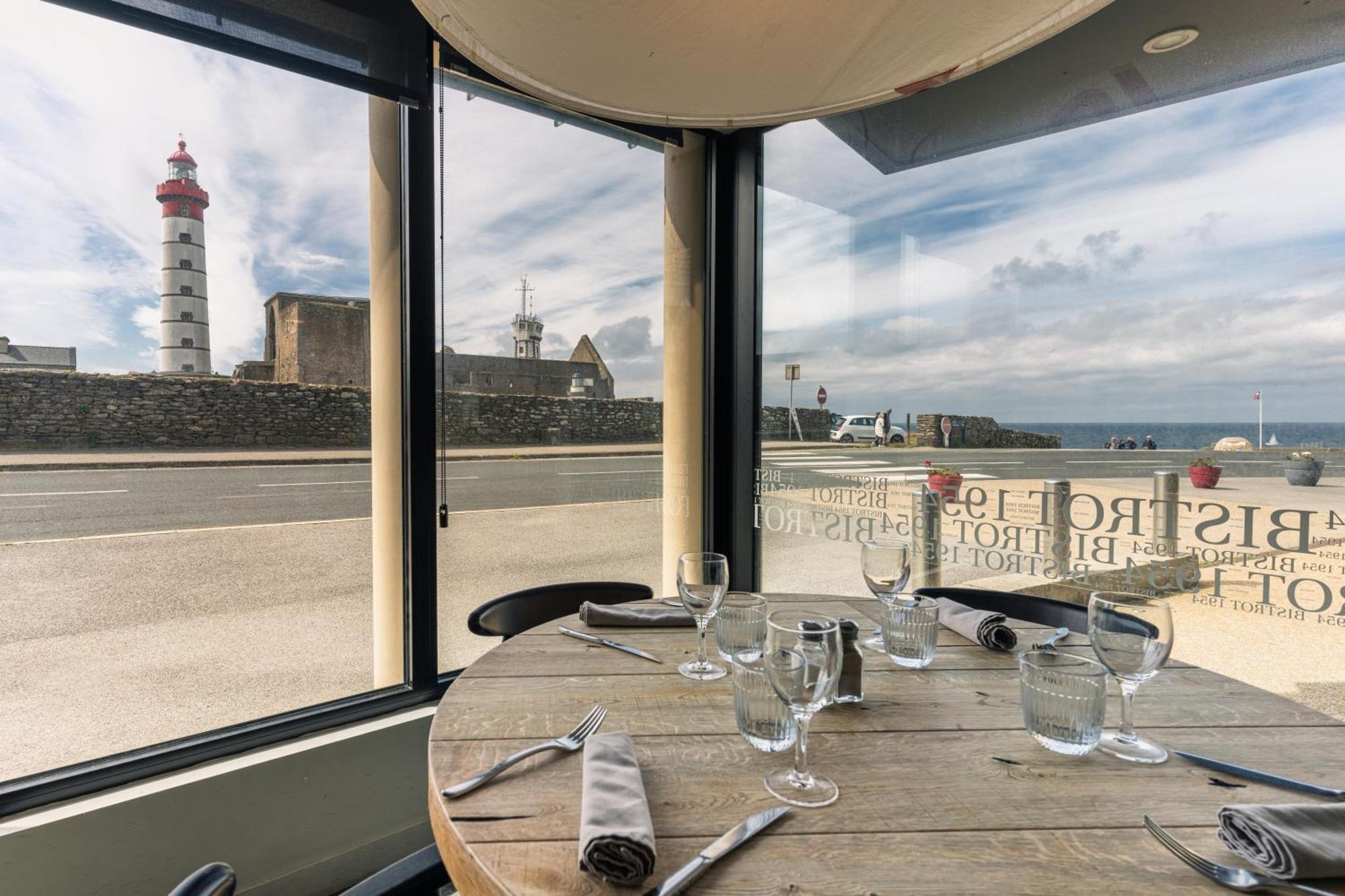 Hostellerie De La Pointe Saint-Mathieu - Spa & Restaurant Плугонвелен Екстериор снимка