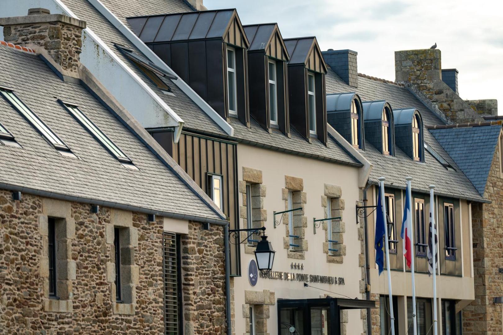 Hostellerie De La Pointe Saint-Mathieu - Spa & Restaurant Плугонвелен Екстериор снимка