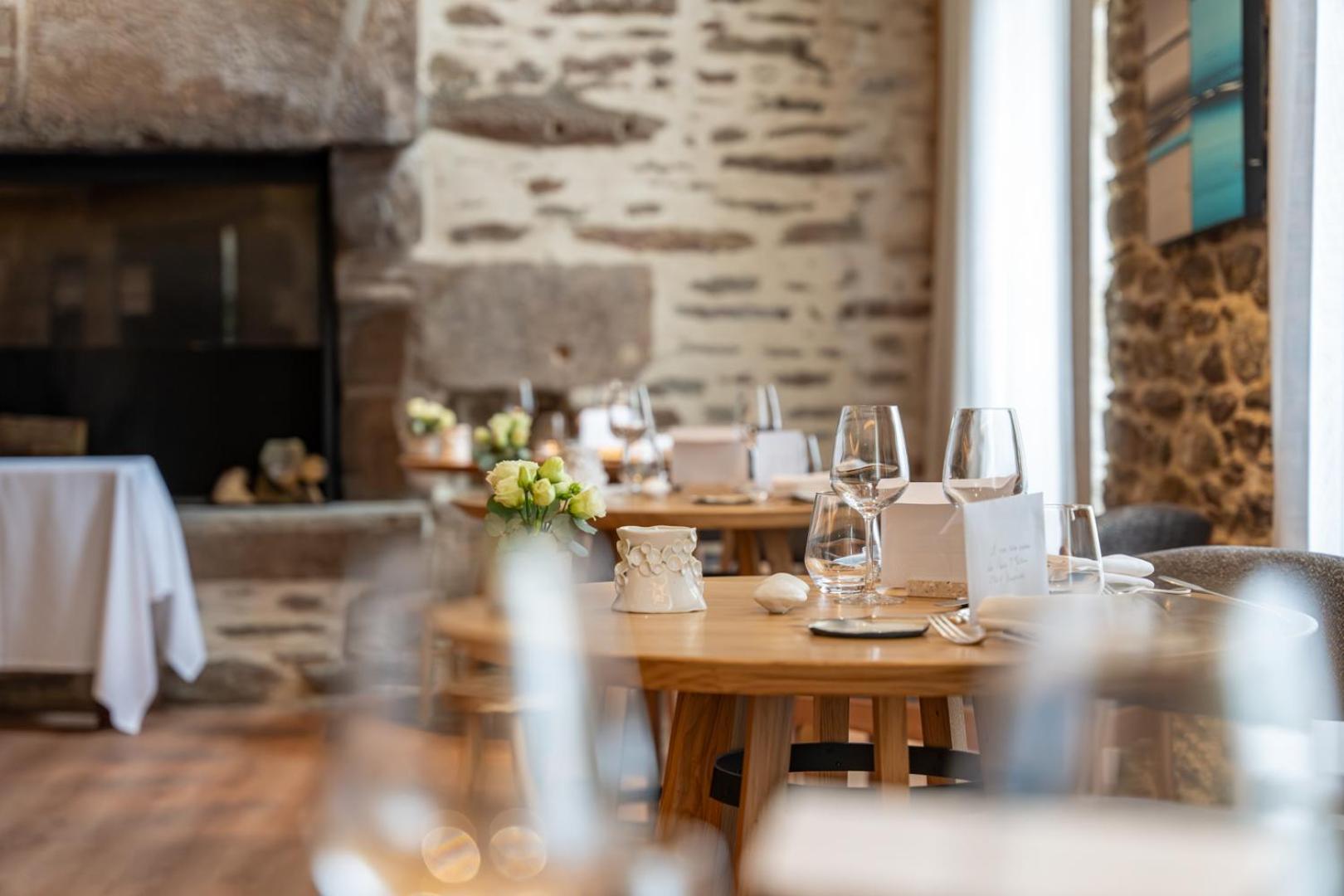 Hostellerie De La Pointe Saint-Mathieu - Spa & Restaurant Плугонвелен Екстериор снимка