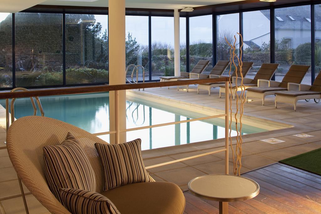 Hostellerie De La Pointe Saint-Mathieu - Spa & Restaurant Плугонвелен Екстериор снимка
