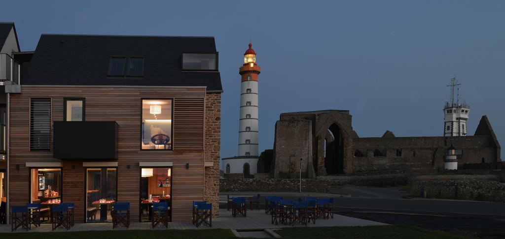 Hostellerie De La Pointe Saint-Mathieu - Spa & Restaurant Плугонвелен Екстериор снимка