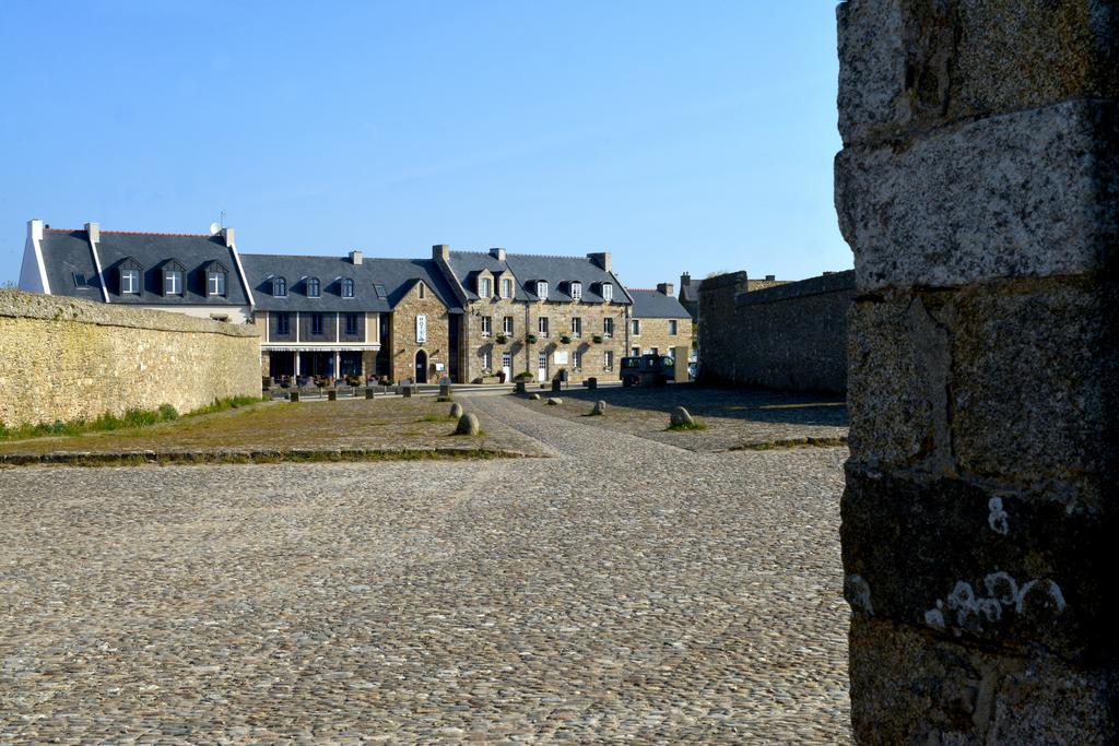 Hostellerie De La Pointe Saint-Mathieu - Spa & Restaurant Плугонвелен Екстериор снимка