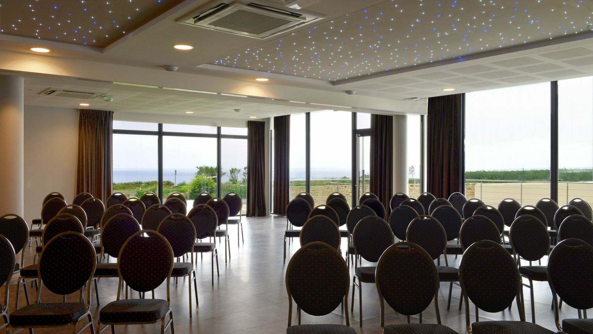 Hostellerie De La Pointe Saint-Mathieu - Spa & Restaurant Плугонвелен Екстериор снимка